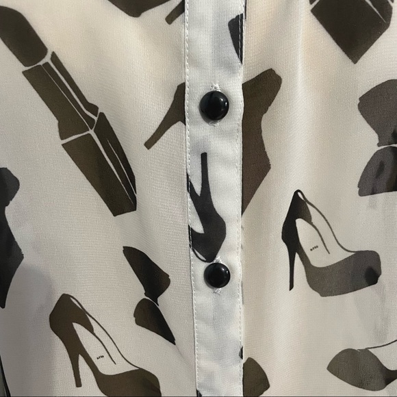 Kardashian Kollection shear blouse. Black and white size large - Picture 12 of 14